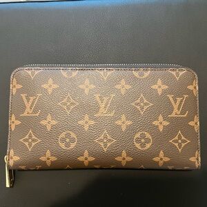 NOT authentic Louis Vuitton zipper wallet
